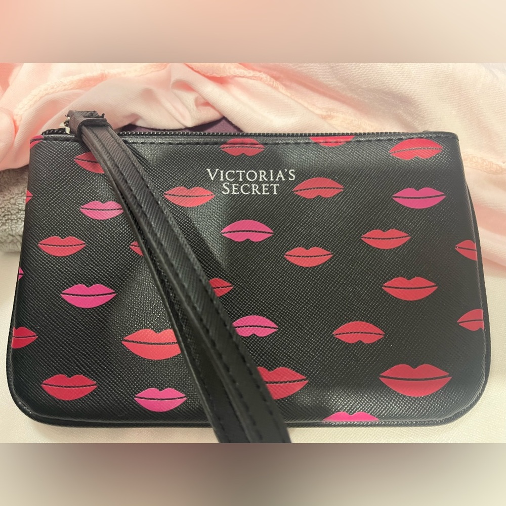 Victoria's Secret NWOT Lip Design Change Wallet $100 OBO